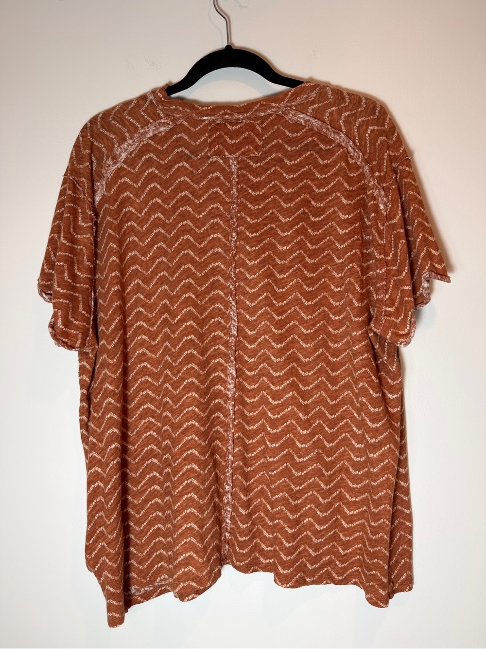 Free People We The Free Bali Backpacker Tee Zig Zap Print Rust Size Small - Picture 6 of 11